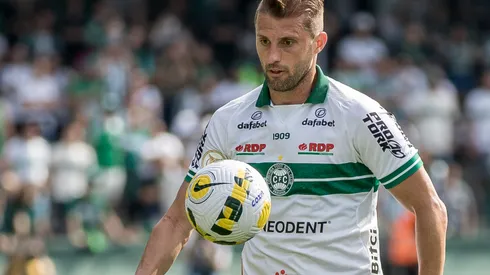 Robson Mafra/AGIF- Henrique, zagueiro do Coritiba