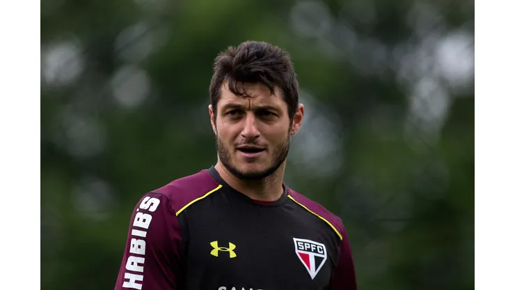 Foto: Daniel Vorley/AGIF - Dênis retorna ao futebol brasileiro
