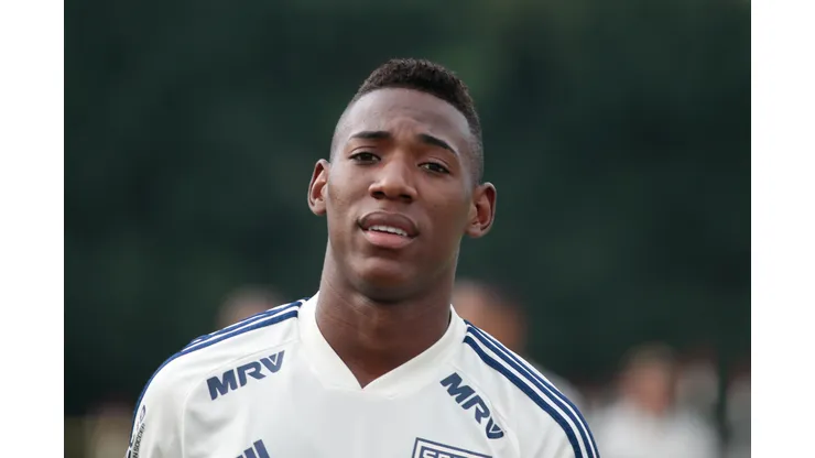 Foto: Marcello Zambrana/AGIF - Leo recebe proposta para deixar o São Paulo