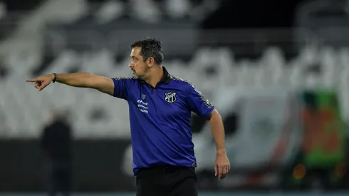 Foto: (Thiago Ribeiro/AGIF) – Marquinhos Santos encerrou a preparação do Ceará para a Sul-Americana nesta terça (9)