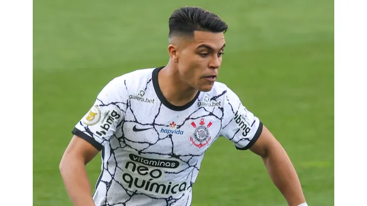 Foto: Marcello Zambrana/AGIF - Roni deverá ser titular diante do Flamengo