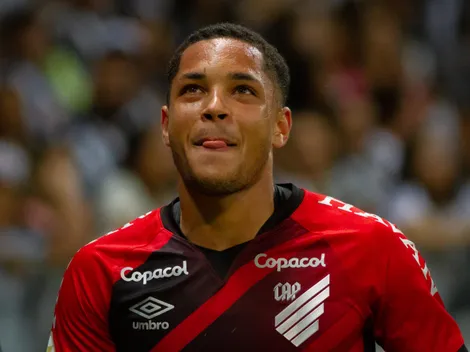 Vitor Roque 'chama a responsa', comanda vitória do Athletico e "ganha moral" para Libertadores