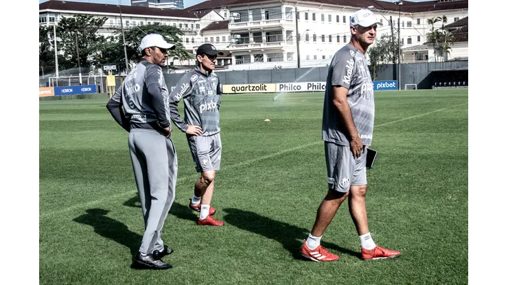 Foto: (Ivan Storti/Santos FC) - Lisca ganhou um novo auxiliar técnico no Santos