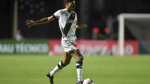 Foto: (Thiago Ribeiro/AGIF) – Gabriel Dias é desfalque certo no Vasco para a sequência da Série B