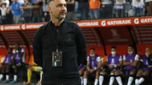 Photo by Ricardo Moreira/Getty Images – Vitor Pereira comenta derrota do Corinthians