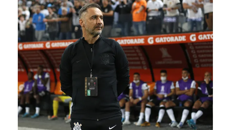 Photo by Ricardo Moreira/Getty Images - Vitor Pereira comenta derrota do Corinthians