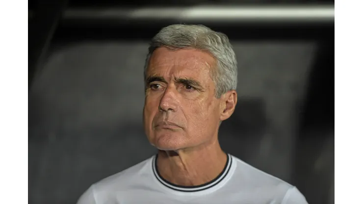 Foto: (Thiago Ribeiro/AGIF) - Luís Castro deu seu 'ok' para o Botafogo negociar a saída do goleiro