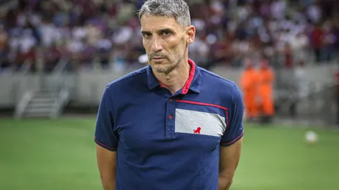 Foto: (Lucas Emanuel/AGIF) – Vojvoda tem como objetivo garantir a permanência do Fortaleza na Série A do Brasileiro