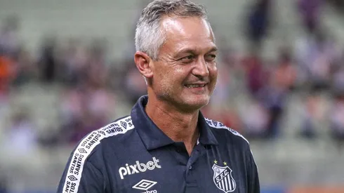 Foto: Lucas Emanuel/AGIF – Lisca pode levar 2 jogadores que interessavam ao Grêmio.