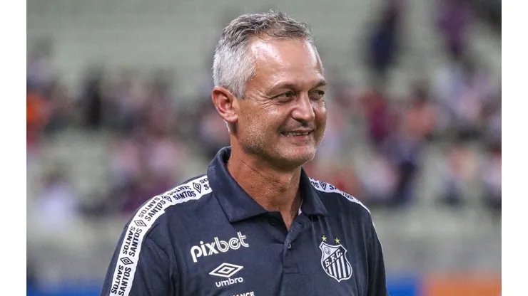 Foto: Lucas Emanuel/AGIF - Lisca pode levar 2 jogadores que interessavam ao Grêmio.