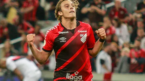 Foto: (Gabriel Machado/AGIF) – Canobbio deve ser uma das novidades na escalação do Athletico para enfrentar o Juventude