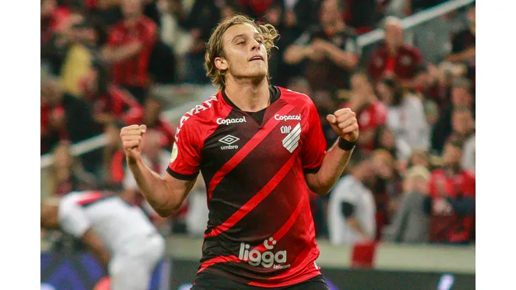 Foto: (Gabriel Machado/AGIF) - Canobbio deve ser uma das novidades na escalação do Athletico para enfrentar o Juventude