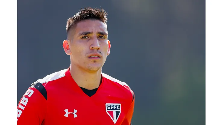 SAO PAULO - SP - 04/07/2016 - TREINO DO SAO PAULO - Centurion durante treino do Sao Paulo no CT da Barra Funda. Foto: Marcello Zambrana/AGIF