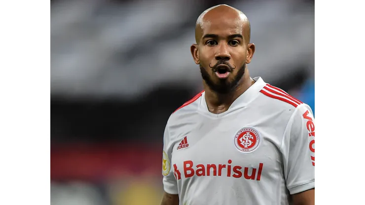 Foto: (Thiago Ribeiro/AGIF) - Patrick, ex-Internacional, tem feito sucesso no São Paulo nesta temporada