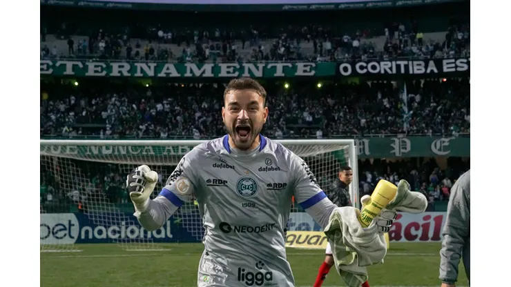 Foto: (Site Oficial Coritiba/Divulgação) - Gabriel Vasconcelos tem sido o goleiro titular do Coritiba nas últimas rodadas do Brasileirão