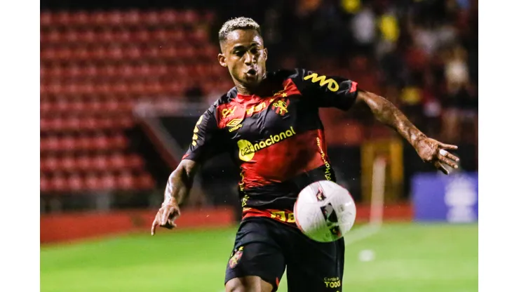Foto: (Rafael Vieira/AGIF) - Eduardo vive uma história de superação no Sport