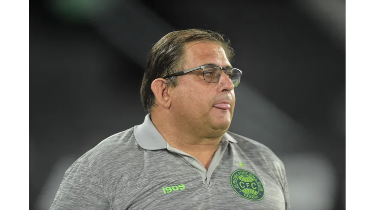 Foto: (Thiago Ribeiro/AGIF) - Guto Ferreira tem a missão de evitar o rebaixamento no Coritiba