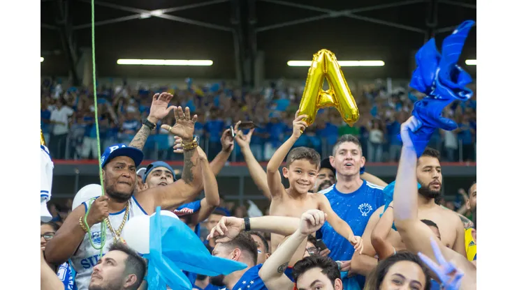 Fernando Moreno/AGIF- Torcedores do Cruzeiro celebrando o acesso à Série A