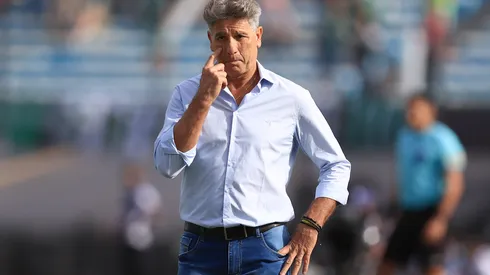 MONTEVIDEO, URUGUAY – NOVEMBER 27: Renato Gaucho coach of Flamengo looks on during the final match of Copa CONMEBOL Libertadores 2021 between Palmeiras and Flamengo at Centenario Stadium on November 27, 2021 in Montevideo, Uruguay. (Photo by Buda Mendes/Getty Images)