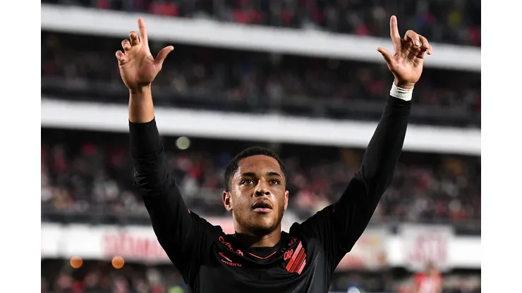 Foto: (Marcelo Endelli/Getty Images) - Vitor Roque tem sido um dos grandes nomes do Athletico em 2022