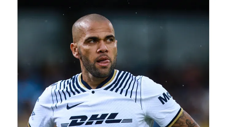 Photo by Manuel Velasquez/Getty Images - Daniel Alves comenta presença na Copa