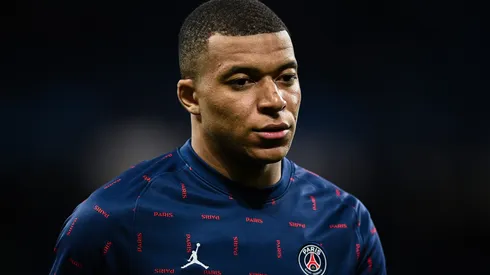 Photo by David Ramos/Getty Images – Mbappé esquenta bastidores da França