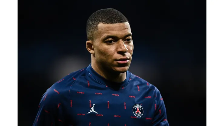 Photo by David Ramos/Getty Images - Mbappé esquenta bastidores da França