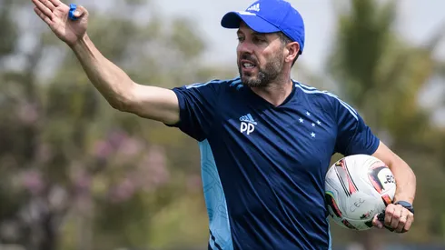 Foto: (Gustavo Aleixo/Cruzeiro) – Paulo Pezzolano quer que o Cruzeiro continue evoluindo sob seu comando