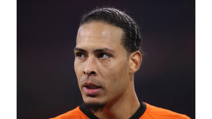 Photo by Alex Grimm/Getty Images - Técnico que já treinou Van Djik entra no radar do Santos