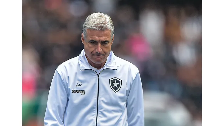 Foto: (Thiago Ribeiro/AGIF) - Luís Castro tem sofrido com as oscilações do Botafogo na Série A
