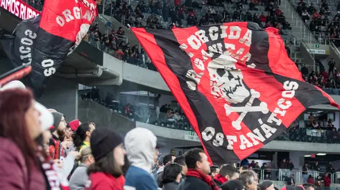 Foto: (Robson Mafra/AGIF) – OS Fanáticos, torcida organizada do Athletico, anunciaram uma caravana para assistir à final da Libertadores