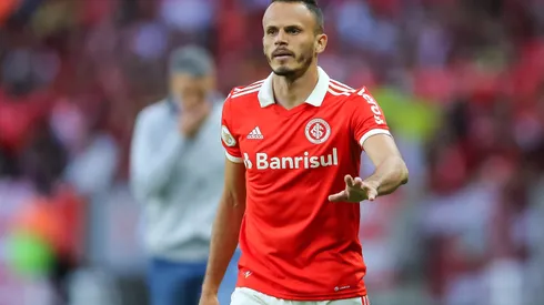 Foto: (Pedro H. Tesch/AGIF) – Renê, do Internacional, falou sobre o Palmeiras na disputa do título do Brasileirão