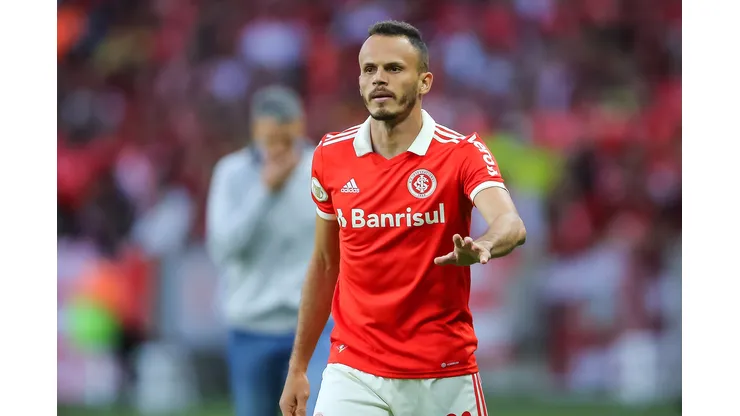 Foto: (Pedro H. Tesch/AGIF) - Renê, do Internacional, falou sobre o Palmeiras na disputa do título do Brasileirão