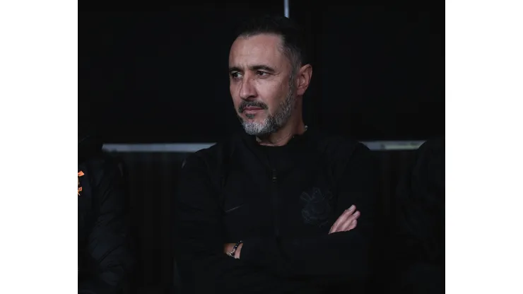 SP - Sao Paulo - 17/08/2022 - COPA DO BRASIL 2022, CORINTHIANS X ATLETICO-GO - Vitor Pereira tecnico do Corinthians durante partida contra o Atletico-GO no estadio Arena Corinthians pelo campeonato Copa do Brasil 2022. Foto: Ettore Chiereguini/AGIF
