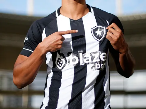 Britânico fatura ‘caminhão de dinheiro’ em torneio de pôquer vestindo camisa do Botafogo