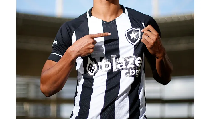 Foto: (Vítor Silva/Botafogo) - A camisa do Botafogo deu sorte para um britânico durante um torneio de pôquer realizado no Chipre