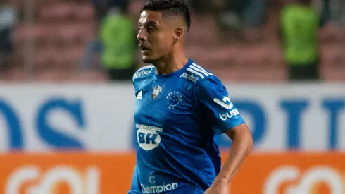 Foto: (Fernando Moreno/AGIF) – Neto Moura estendeu seu vínculo com o Cruzeiro até 2025