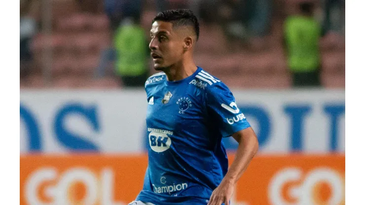 Foto: (Fernando Moreno/AGIF) - Neto Moura estendeu seu vínculo com o Cruzeiro até 2025
