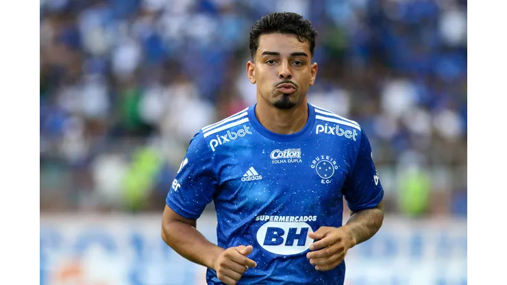 Foto: (Fernando Moreno/AGIF) - Matheus Bidu, que pertence ao Guarani e está emprestado ao Cruzeiro, interessa ao Corinthians