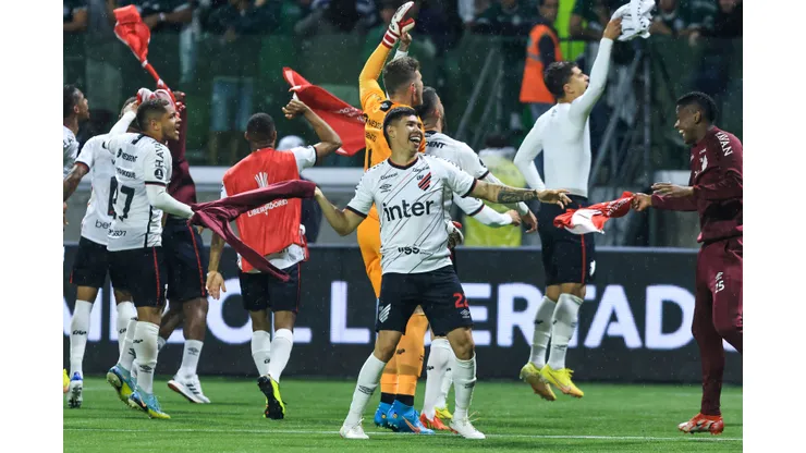 Foto: (Marcello Zambrana/AGIF) - O Athletico volta suas atenções para o Brasileiro antes de pensar na decisão da Copa Libertadores