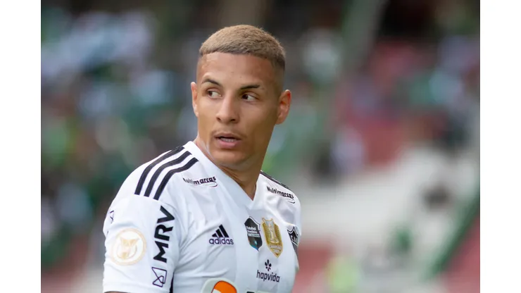 Foto: (Fernando Moreno/AGIF) - Guilherme Arana não deve mais entrar em campo pelo Atlético em 2022