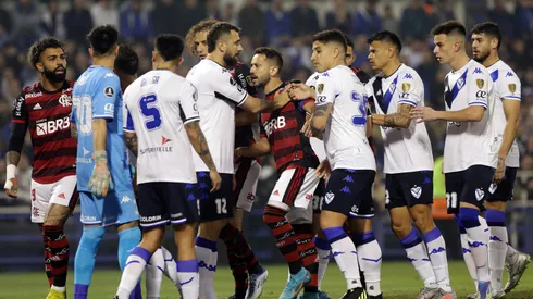 Foto: (Daniel Jayo/Getty Images) – Flamengo e Vélez brigam por uma vaga na final da Copa Libertadores