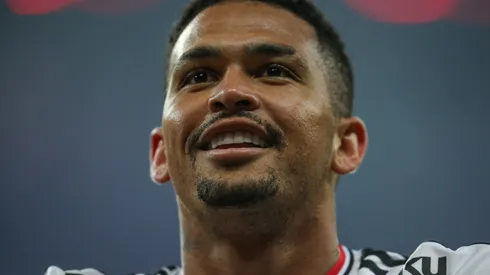 Foto: Pedro H. Tesch/AGIF – Atacante ainda é dúvida para o duelo