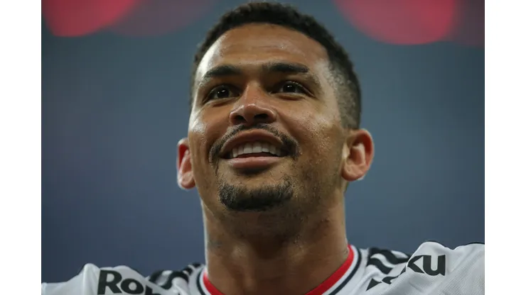 Foto: Pedro H. Tesch/AGIF - Atacante ainda é dúvida para o duelo