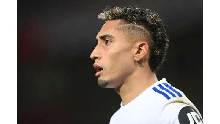 (Photo by Michael Regan/Getty Images) - Jogador está deitando no futebol do exterior
