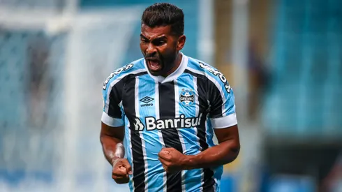 Foto: Lucas Uebel/Grêmio – Thiago Santos pode ganhar chances.