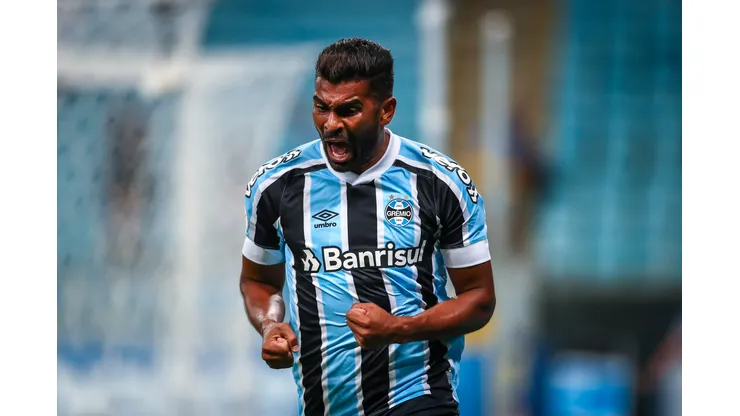 Foto: Lucas Uebel/Grêmio - Thiago Santos pode ganhar chances.
