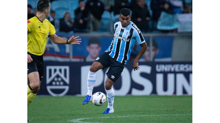 Maxi Franzoi/AGIF- Thiago Santos, volante do Grêmio