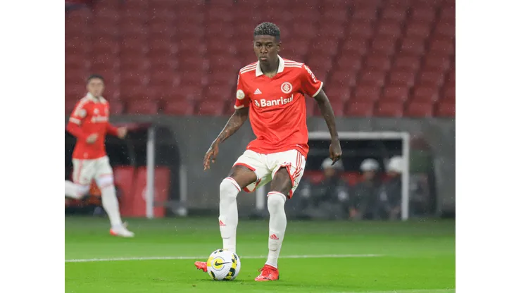 Maxi Franzoi/AGIF- Vitão, zagueiro do Internacional