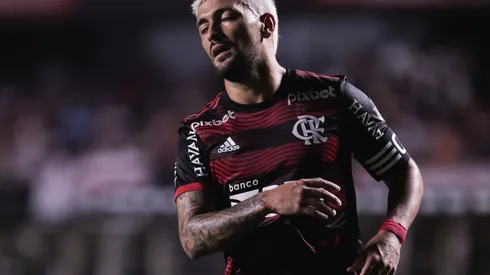 Foto: (Ettore Chiereguini/AGIF) – Arrascaeta foi convocado pela Seleção Uruguaia e desfalca o Flamengo no Brasileirão